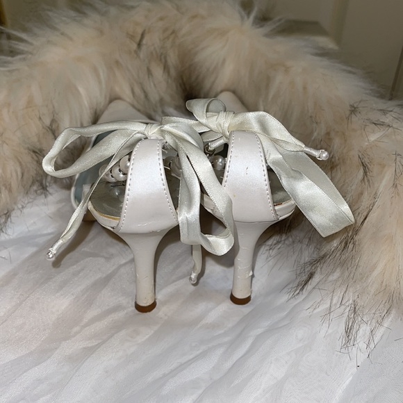 💥3 Inch White Gorgeous Ladies Heels 👠 - Picture 3 of 9